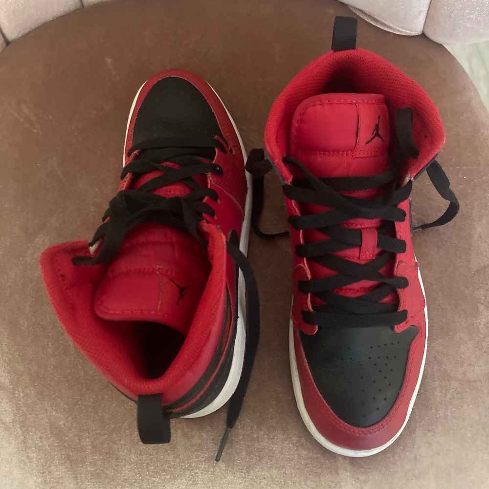 Boys shoes barely worn